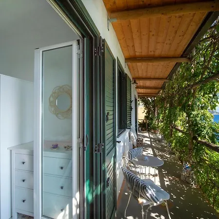 Sea Side Solandra Apartment *